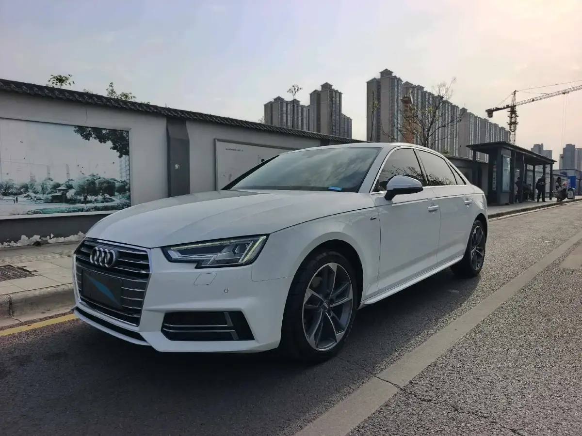2017 Audi A4L 2.0T 190HP L4 7DCT