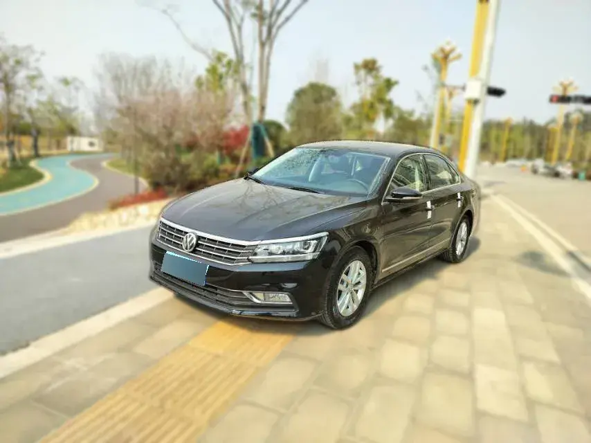 2015 Volkswagen Passat 1.8T 160HP L4 7DCT