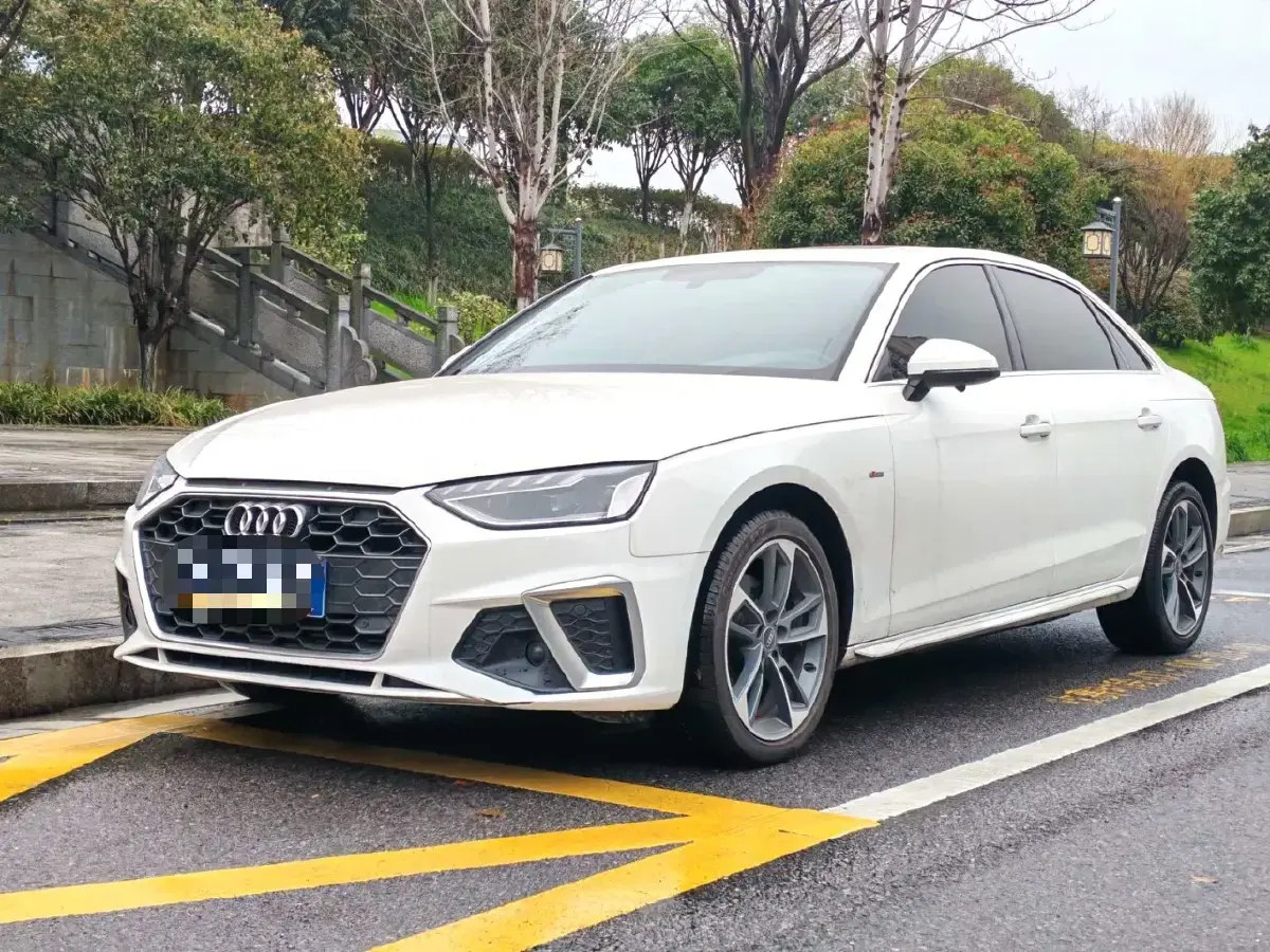 2022 Audi A4L 2.0T 190HP L4 7DCT