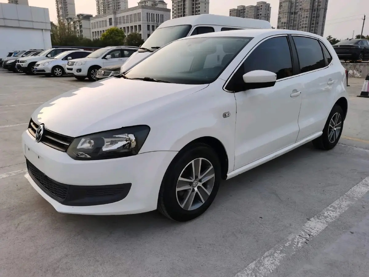 2013 Volkswagen Polo 1.4L 86HP L4 5MT