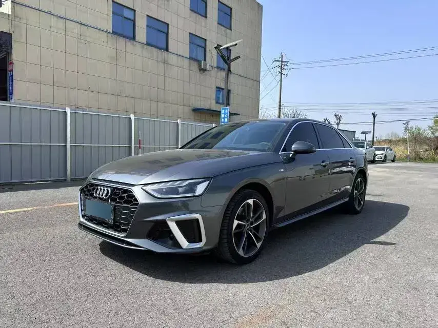 2022 Audi A4L 2.0T 190HP L4 7DCT