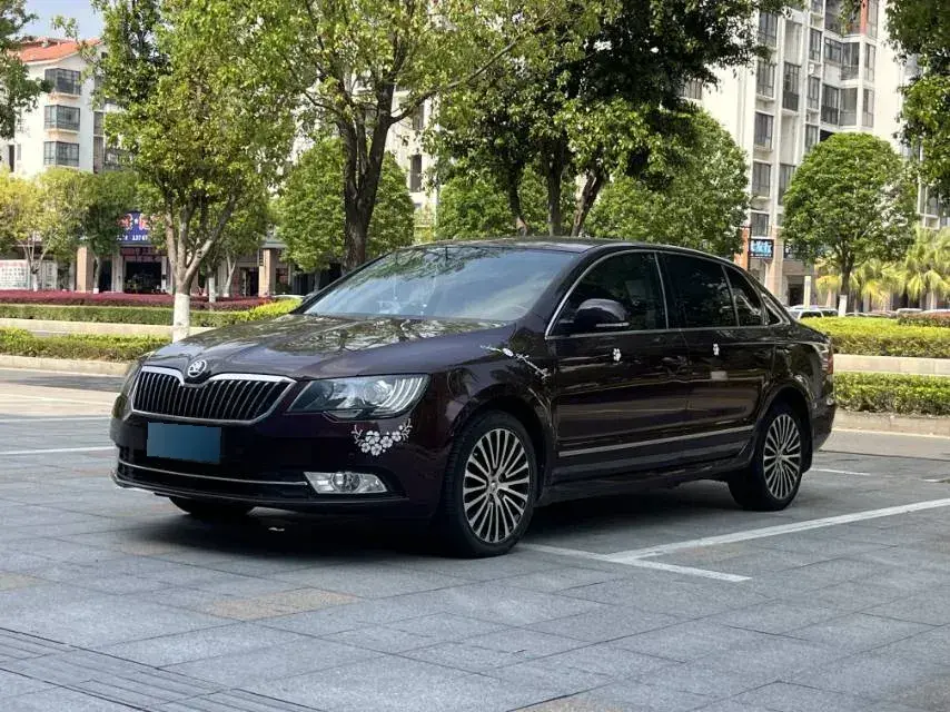 2013 Skoda Superb 2.0T 200HP L4 6DCT