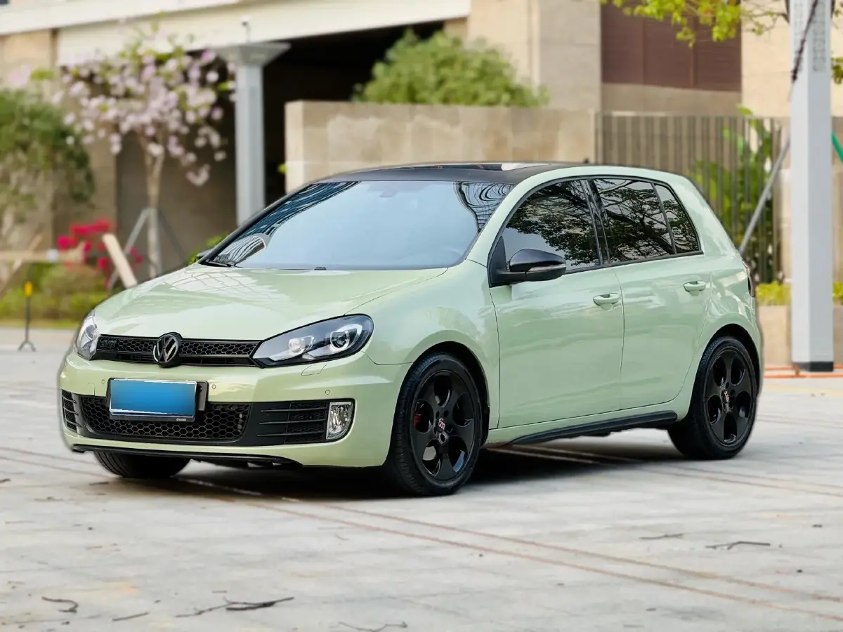 2010 Volkswagen GolfGTI 2.0T 200HP L4 6DCT