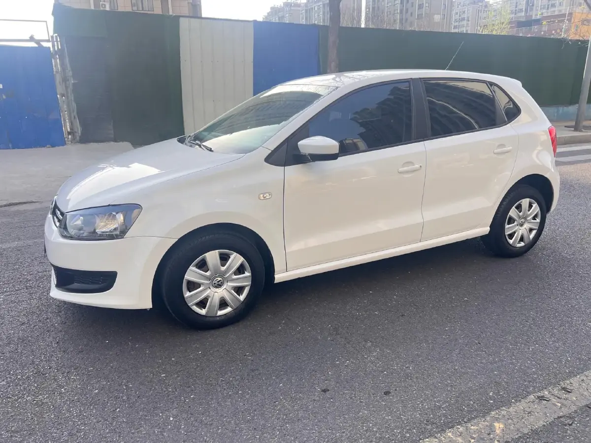 2013 Volkswagen Polo 1.4L 86HP L4 5MT