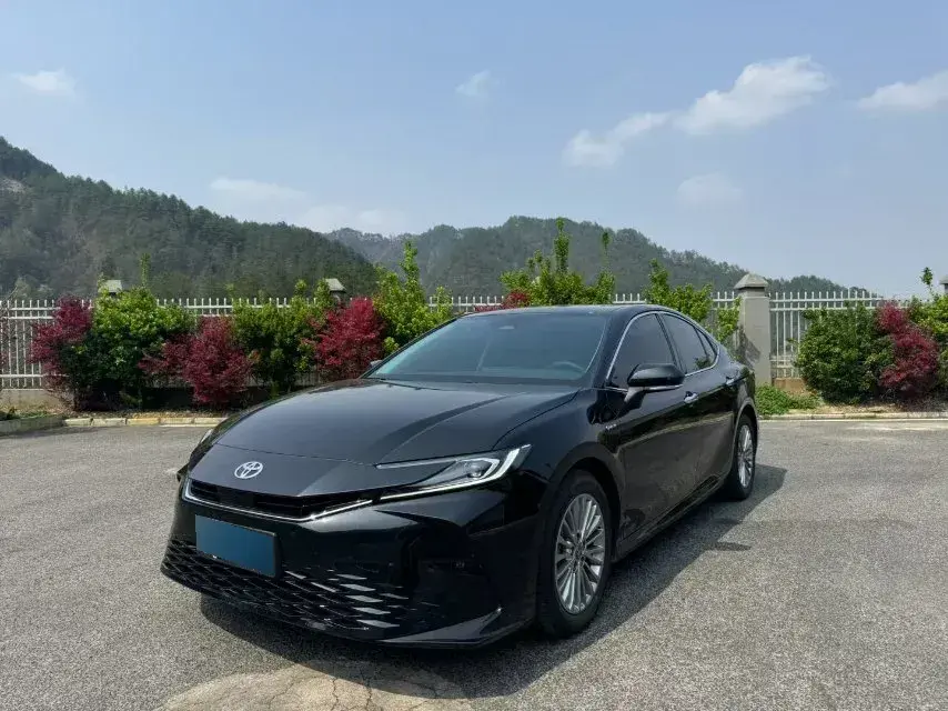 2024 Toyota Camry 2.0L 152HP L4 E-CVT Hybrid