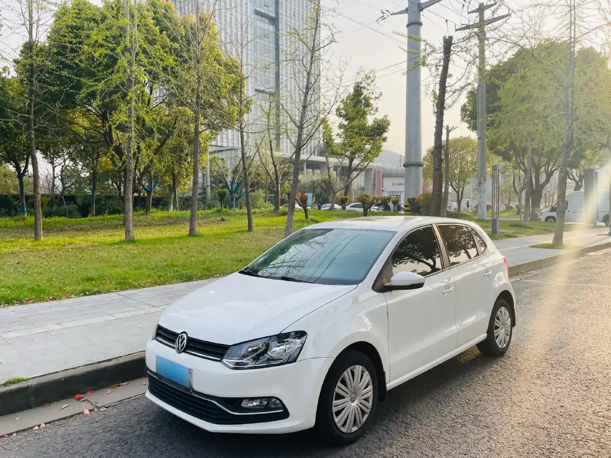 2016 Volkswagen Polo 1.6L 110HP L4 5MT