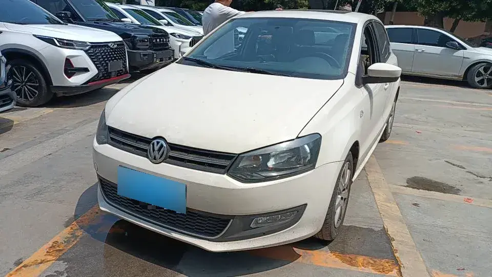 2013 Volkswagen Polo 1.6L 105HP L4 6AT