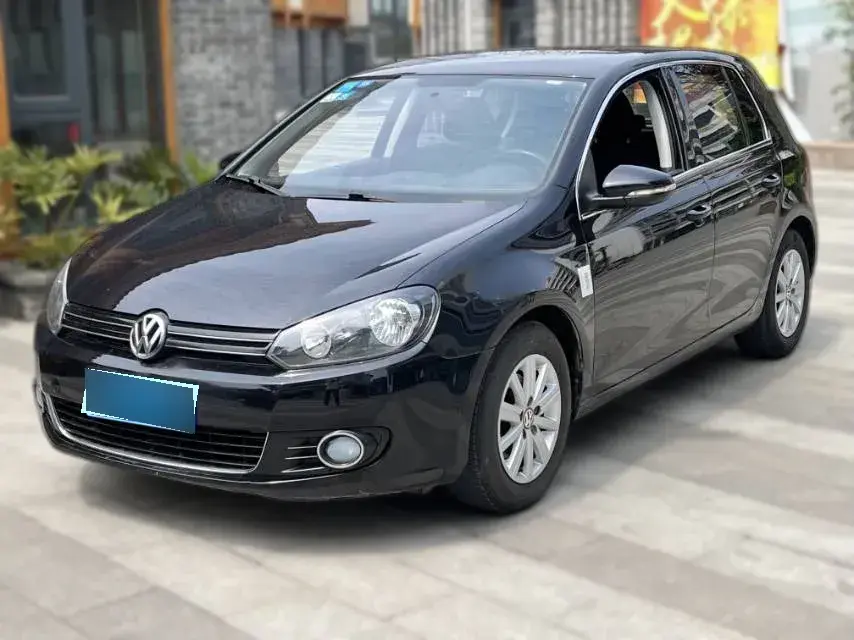 2012 Volkswagen Golf 1.6L 105HP L4 5MT