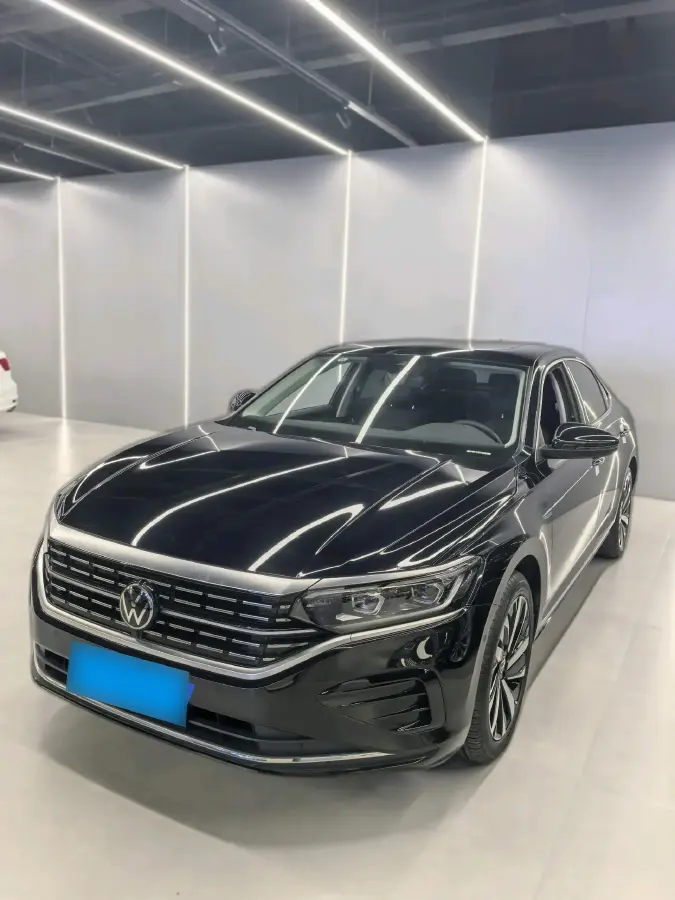 2023 Volkswagen Passat 2.0T 220HP L4 7DCT