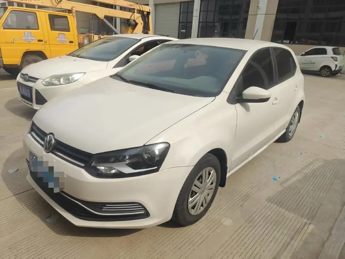 2014 Volkswagen Polo 1.4L 90HP L4 5MT