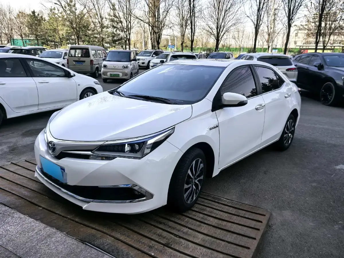 2017 Toyota Corolla 1.8L 99HP L4 E-CVT Hybrid