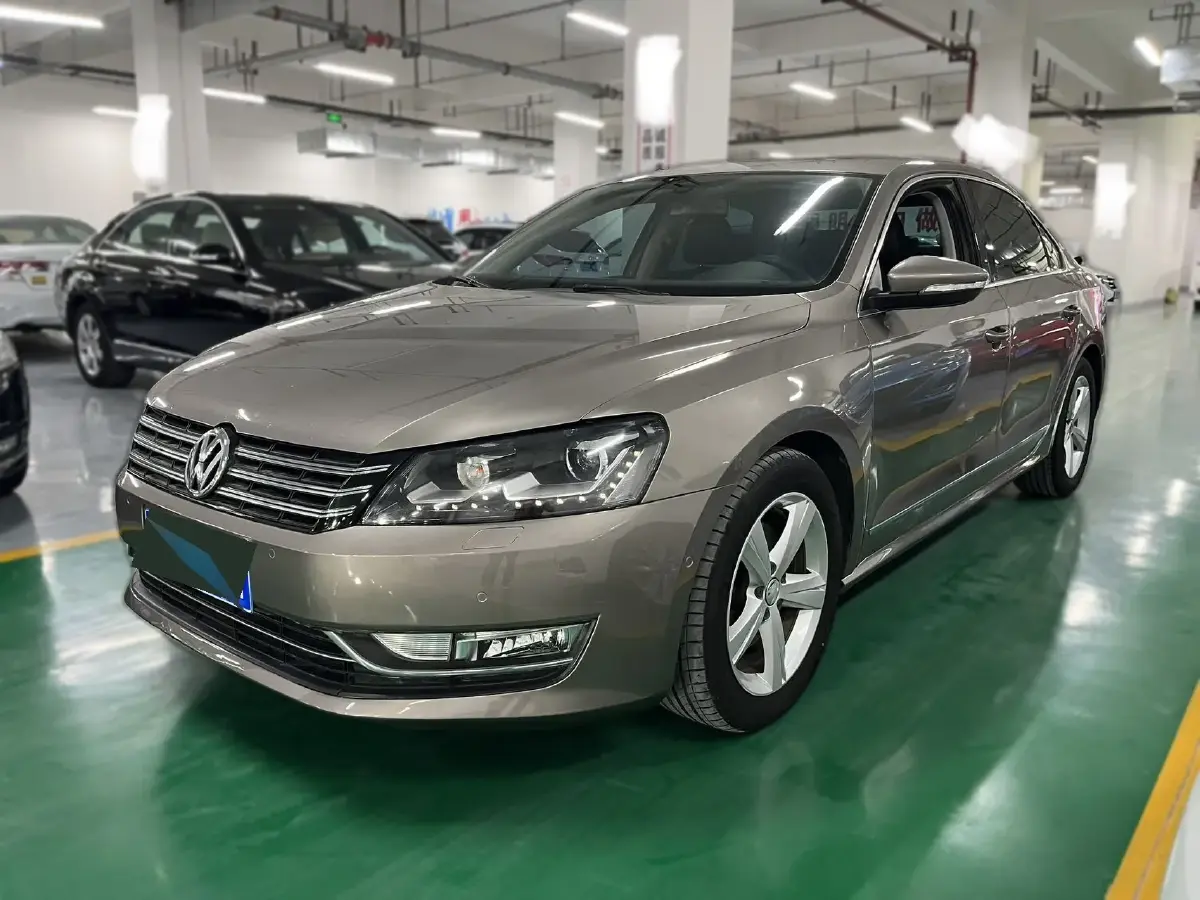 2011 Volkswagen Passat 2.0T 200HP L4 6DCT