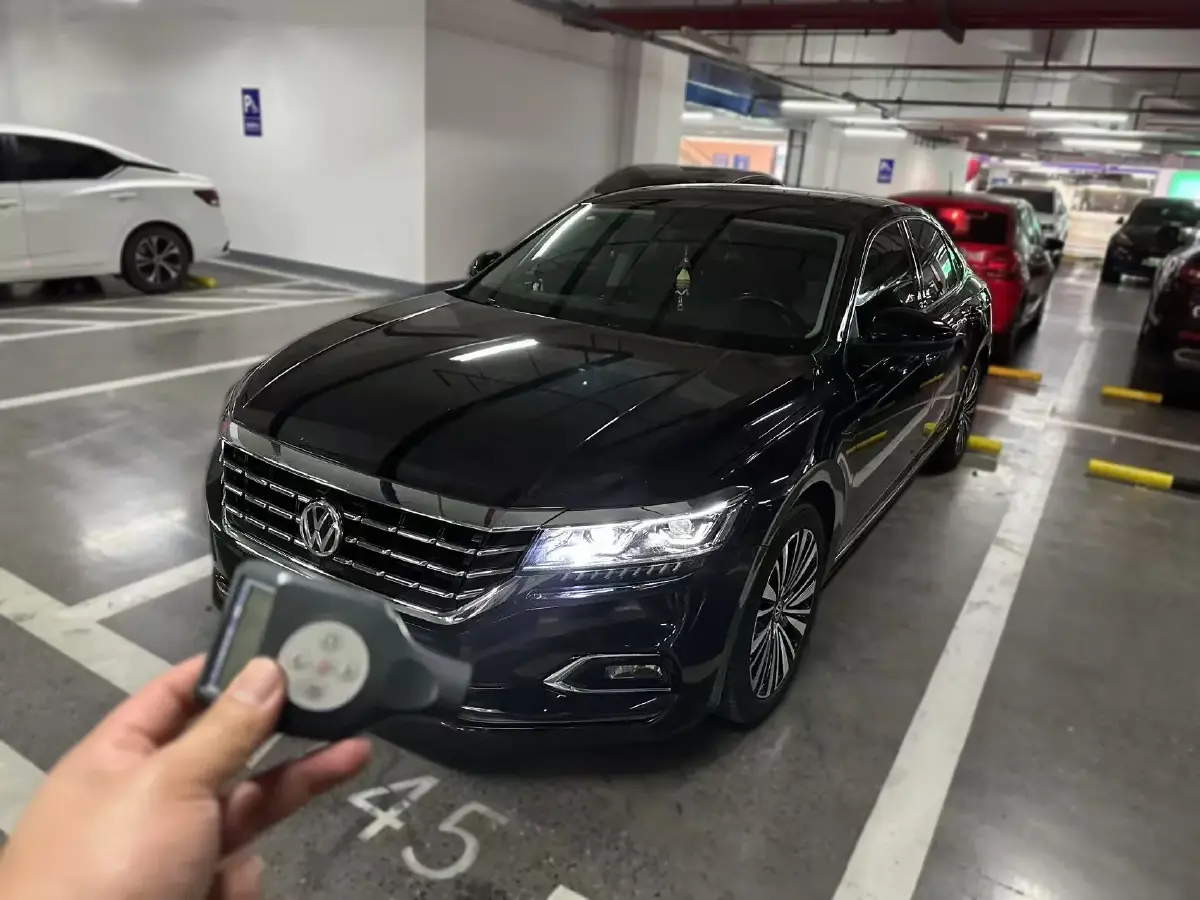 2019 Volkswagen Passat 2.0T 220HP L4 7DCT