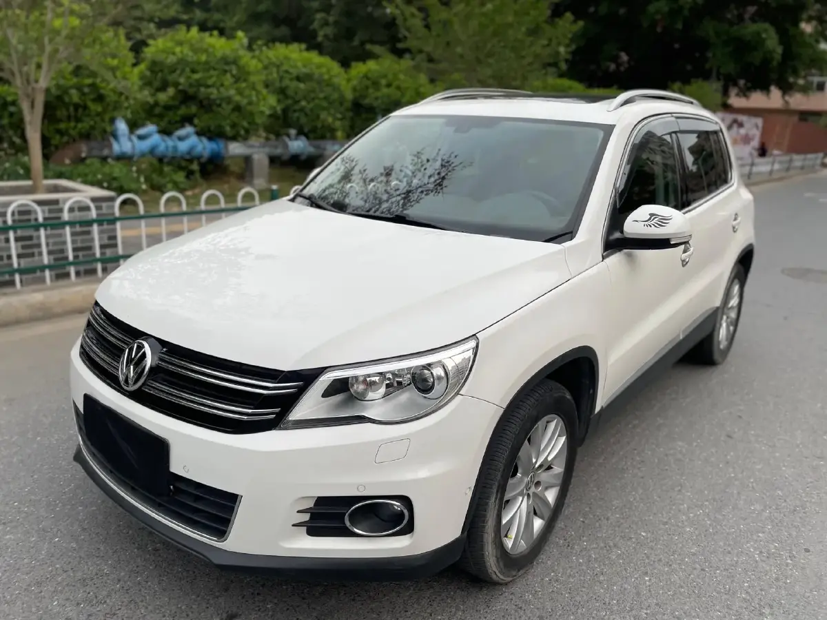 2010 Volkswagen Tiguan 2.0T 200HP L4 6AT
