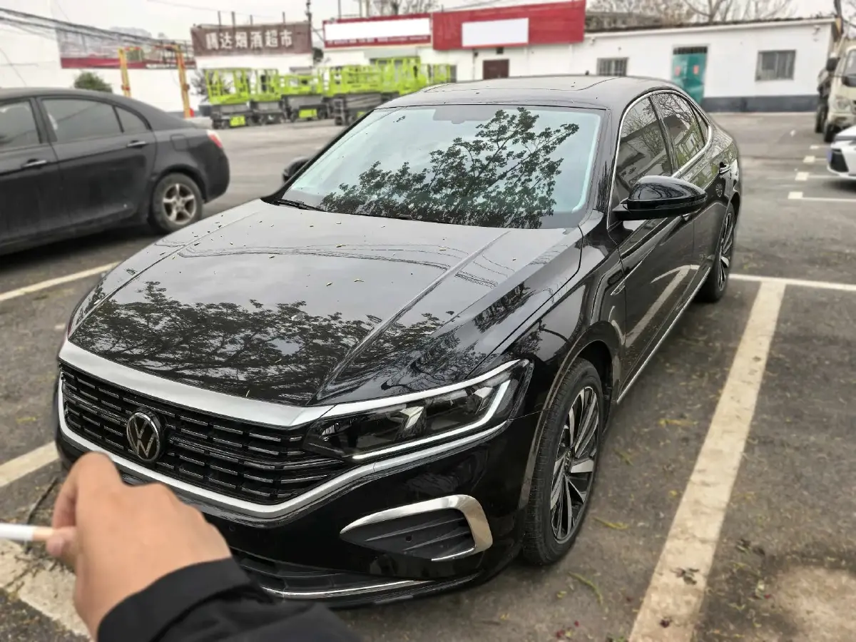 2024 Volkswagen Passat 2.0T 186HP L4 7DCT