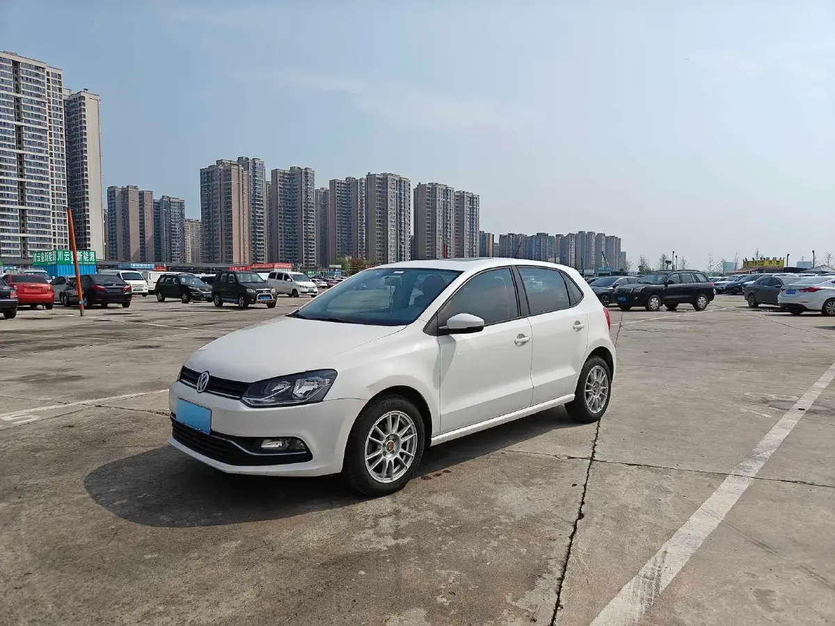2016 Volkswagen Polo 1.6L 110HP L4 5MT