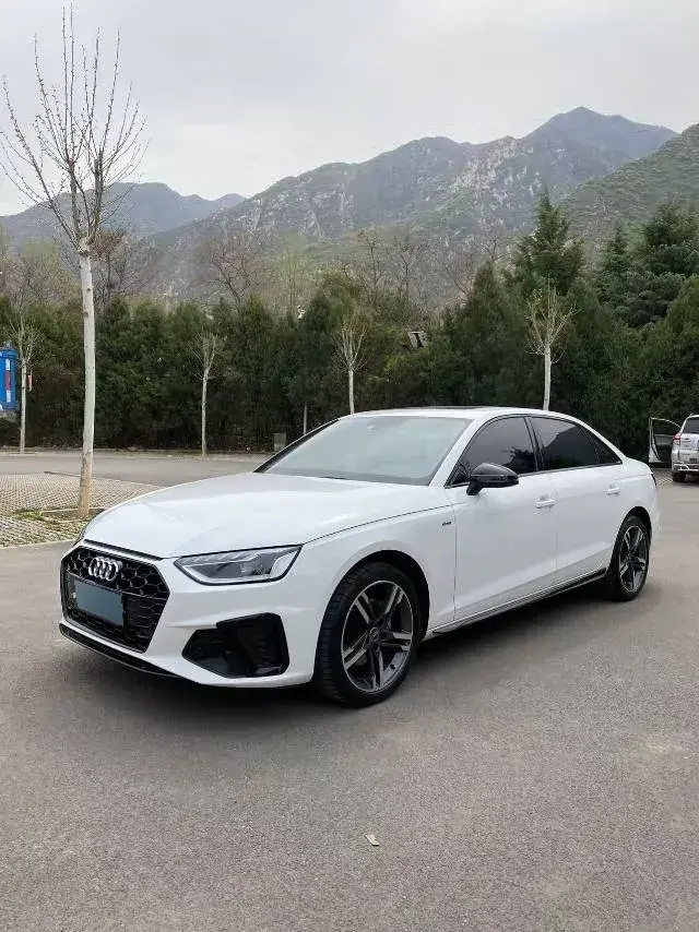 2022 Audi A4L 2.0T 190HP L4 7DCT