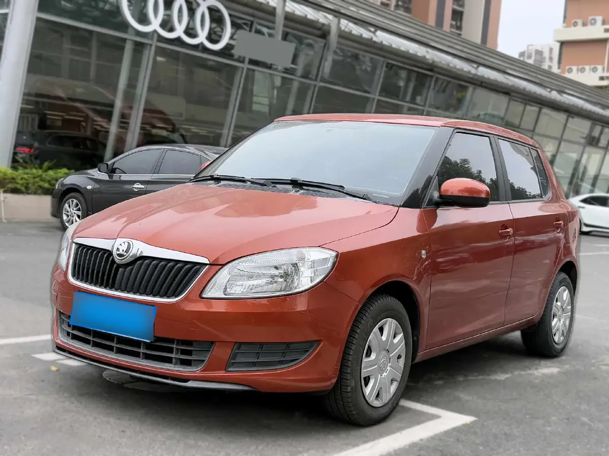 2014 Skoda Fabia 1.4L 86HP L4 5MT