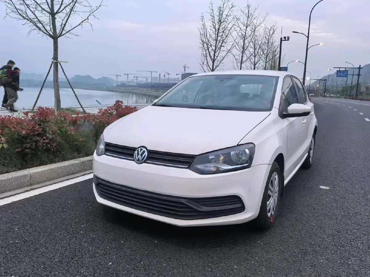2014 Volkswagen Polo 1.4L 90HP L4 5MT