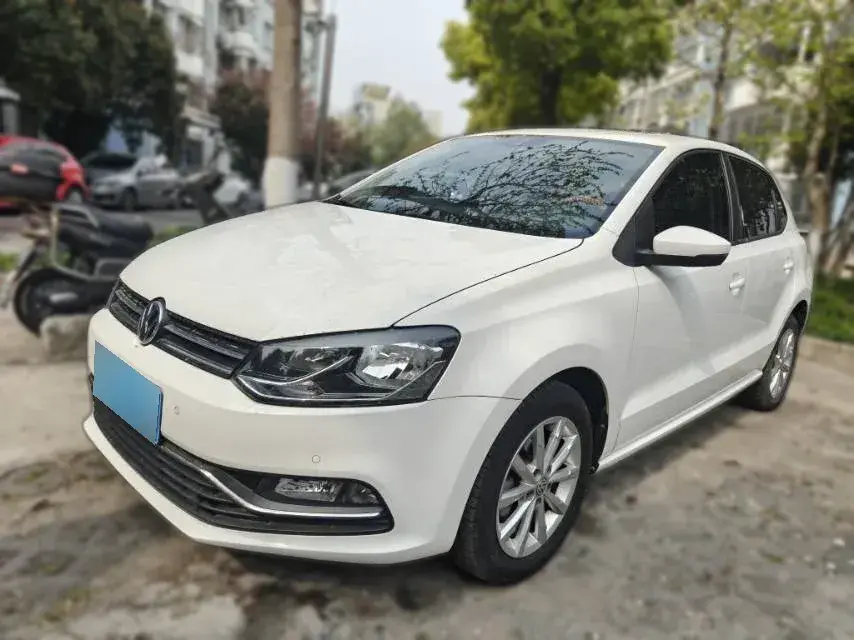 2016 Volkswagen Polo 1.6L 110HP L4 6AT