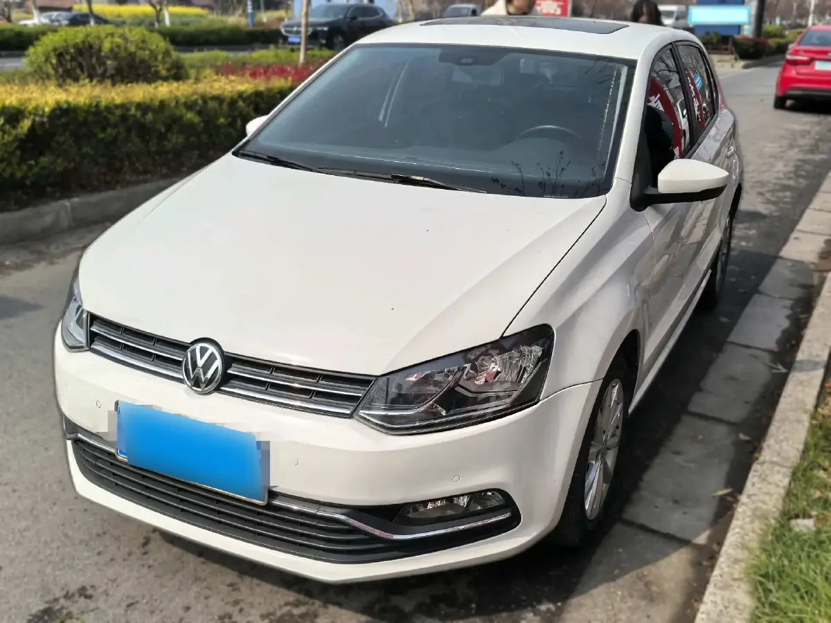 2016 Volkswagen Polo 1.6L 110HP L4 6AT