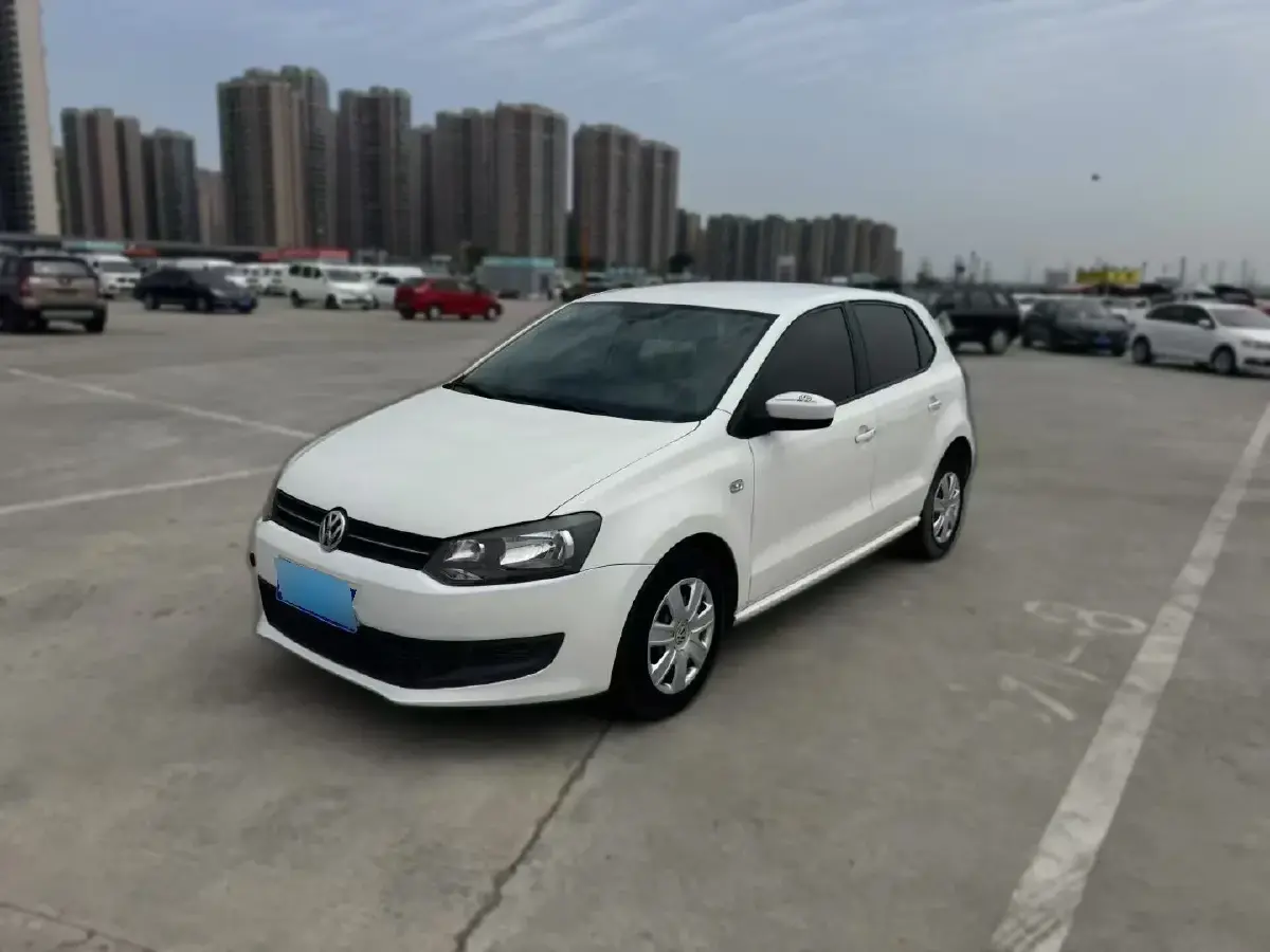 2013 Volkswagen Polo 1.4L 86HP L4 5MT