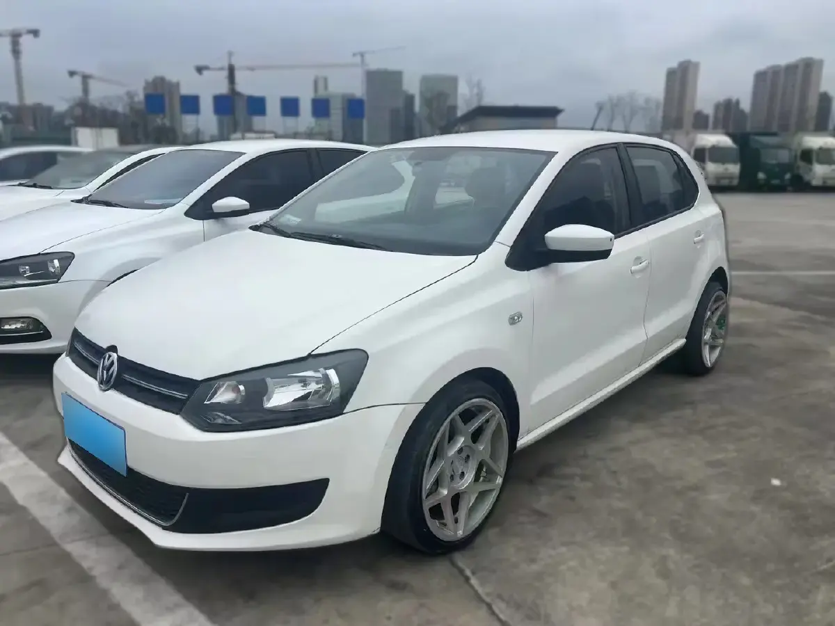 2013 Volkswagen Polo 1.4L 86HP L4 5MT