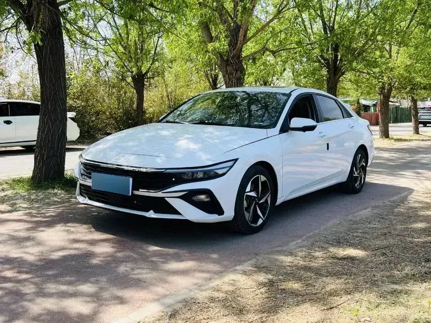 2023 Hyundai Elantra 1.5L 115HP L4 CVT