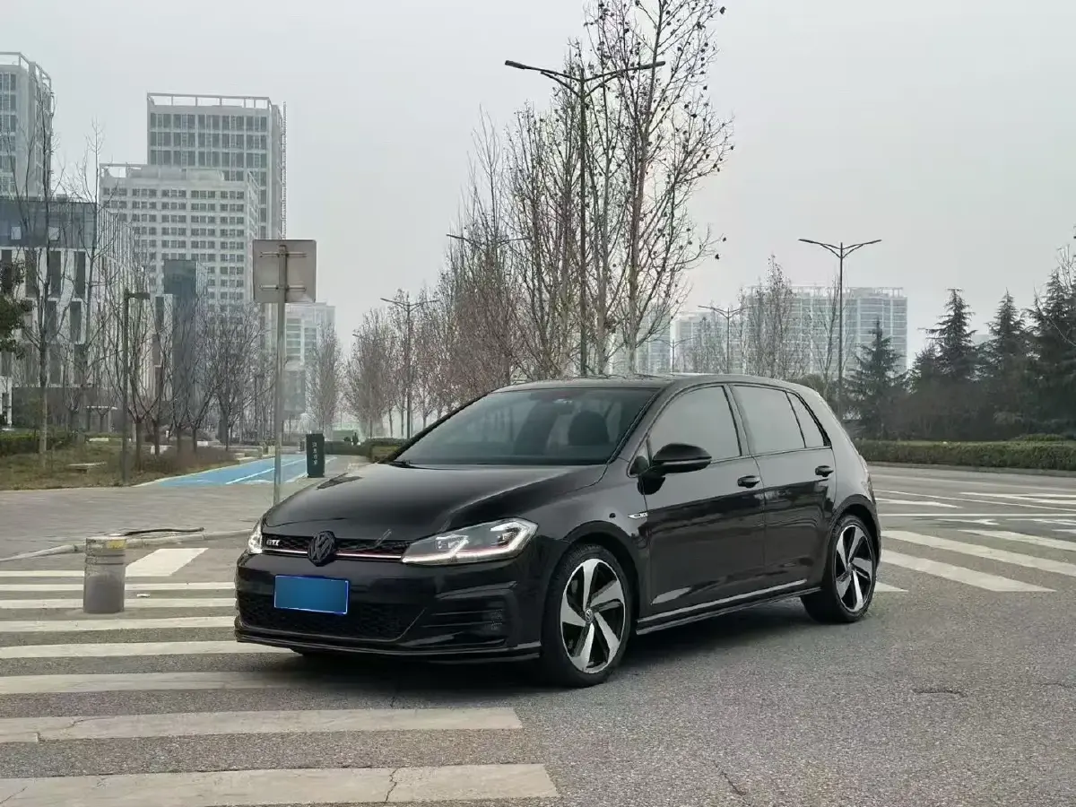 2018 Volkswagen GolfGTI 2.0T 220HP L4 7DCT