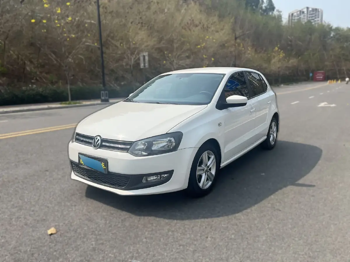 2011 Volkswagen Polo 1.4L 86HP L4 6AT