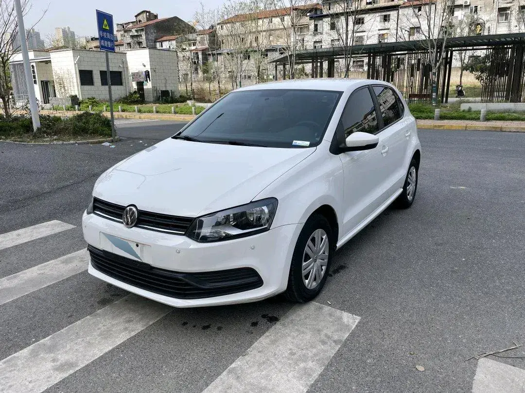 2016 Volkswagen Polo 1.4L 90HP L4 6AT