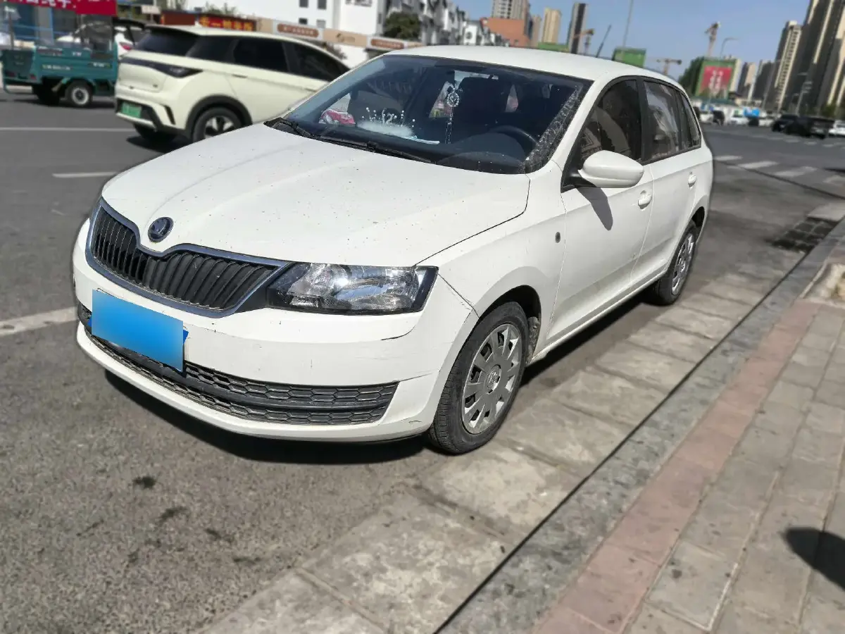 2016 Skoda Rapid Spaceback 1.4L 90HP L4 5MT