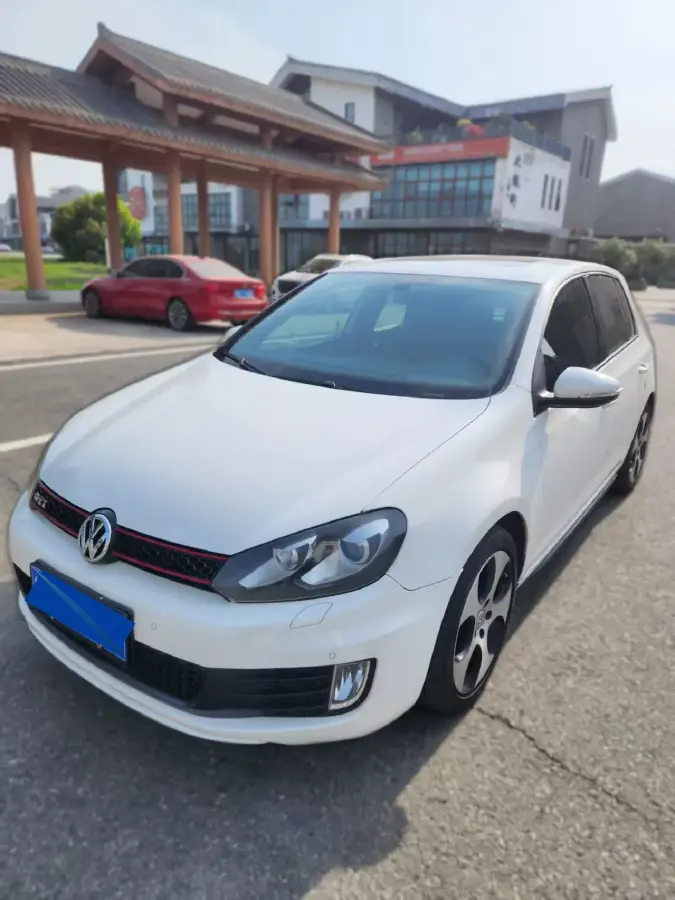 2012 Volkswagen GolfGTI 2.0T 200HP L4 6DCT