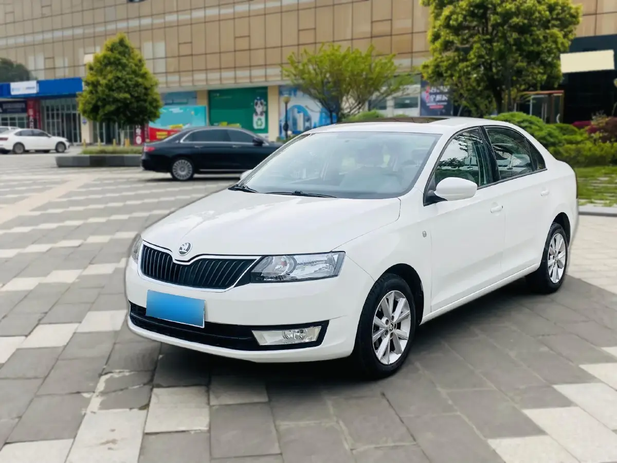 2015 Skoda Rapid 1.4L 90HP L4 5MT