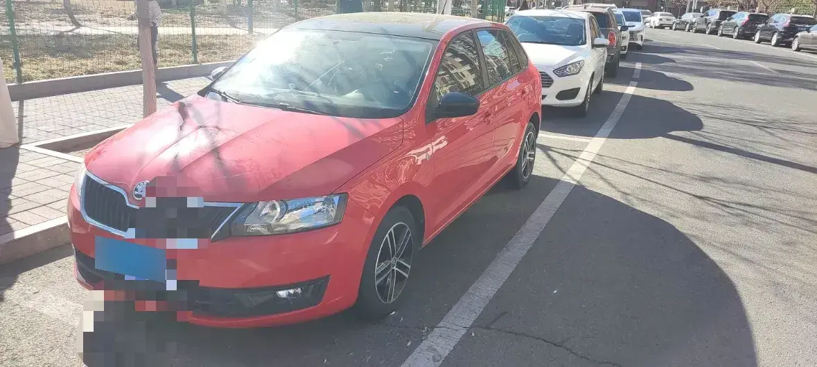 2014 Skoda Rapid Spaceback 1.6L 110HP L4 5MT