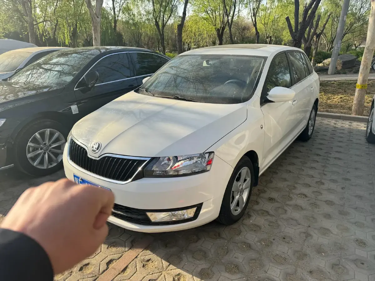 2016 Skoda Rapid Spaceback 1.6L 110HP L4 6AT