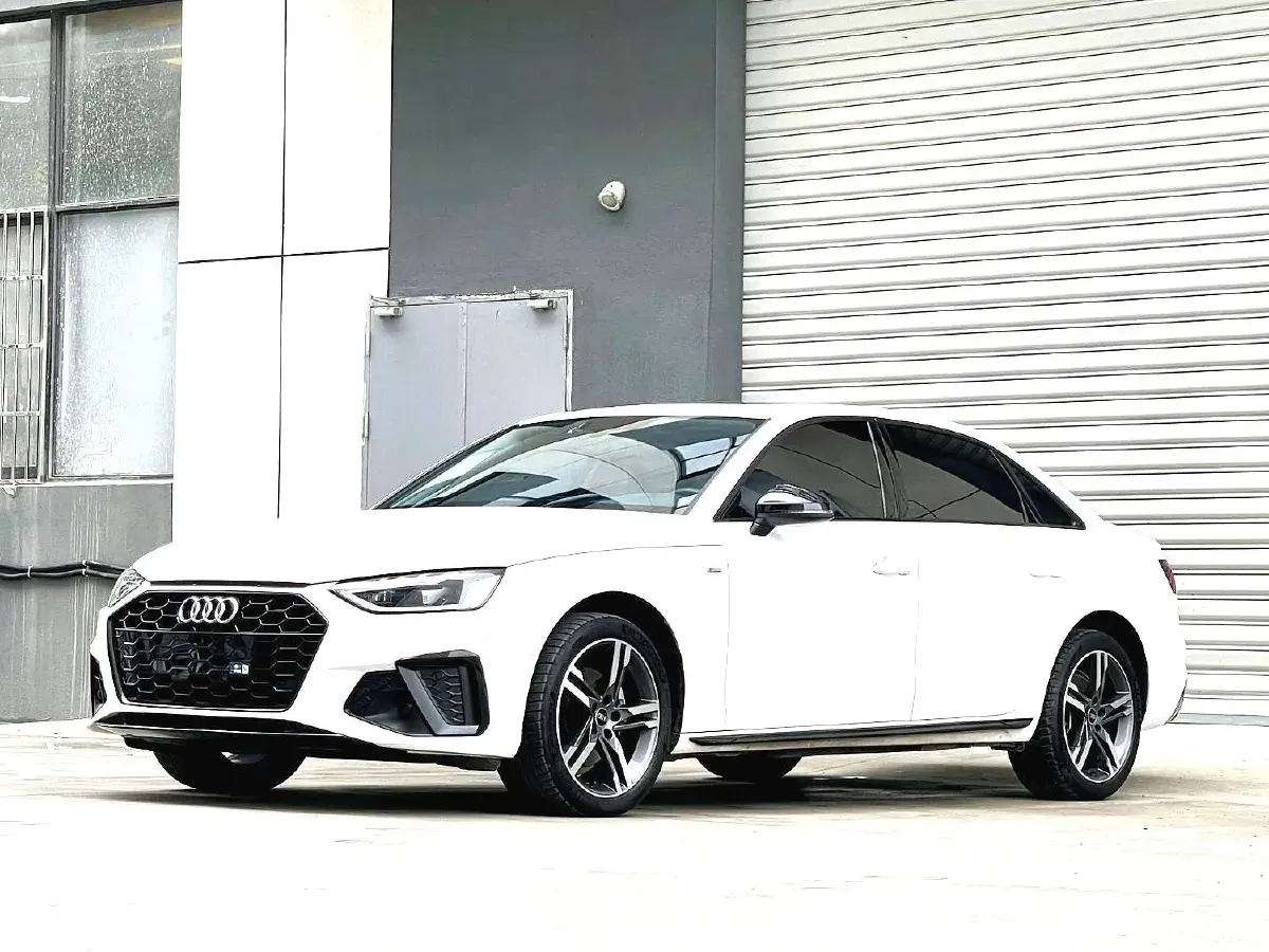 2022 Audi A4L 2.0T 190HP L4 7DCT
