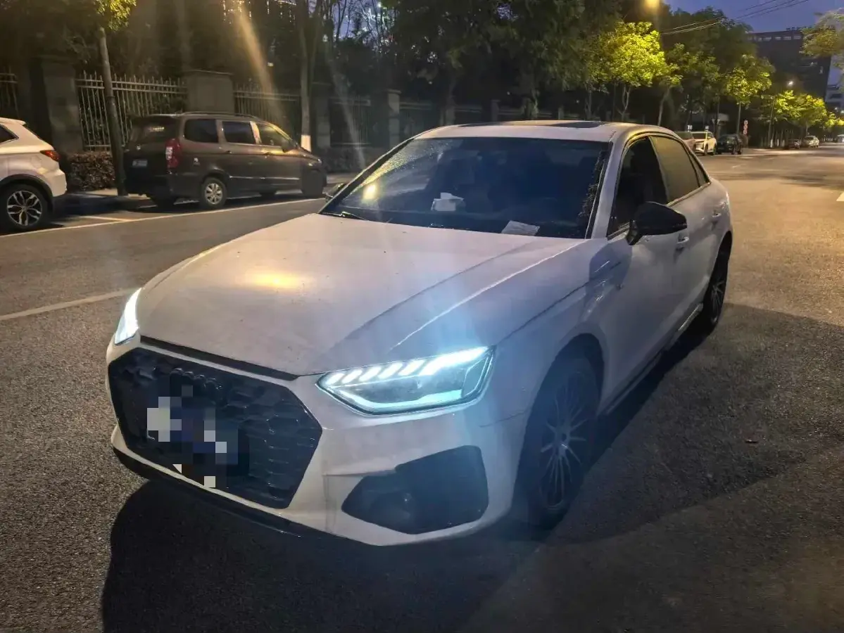 2022 Audi A4L 2.0T 190HP L4 7DCT