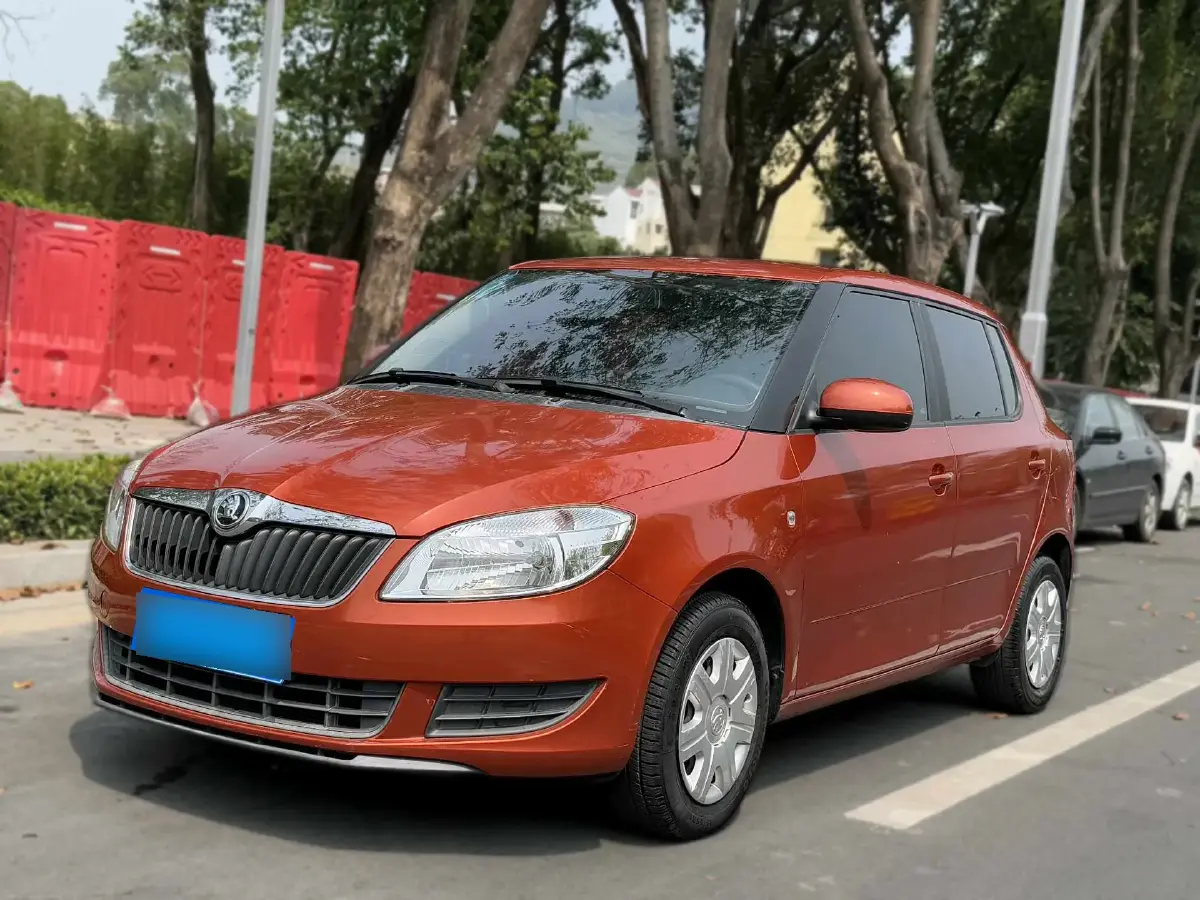 2014 Skoda Fabia 1.4L 86HP L4 5MT