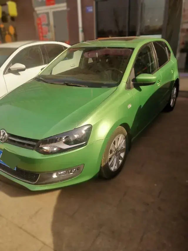2013 Volkswagen Polo 1.6L 105HP L4 6AT