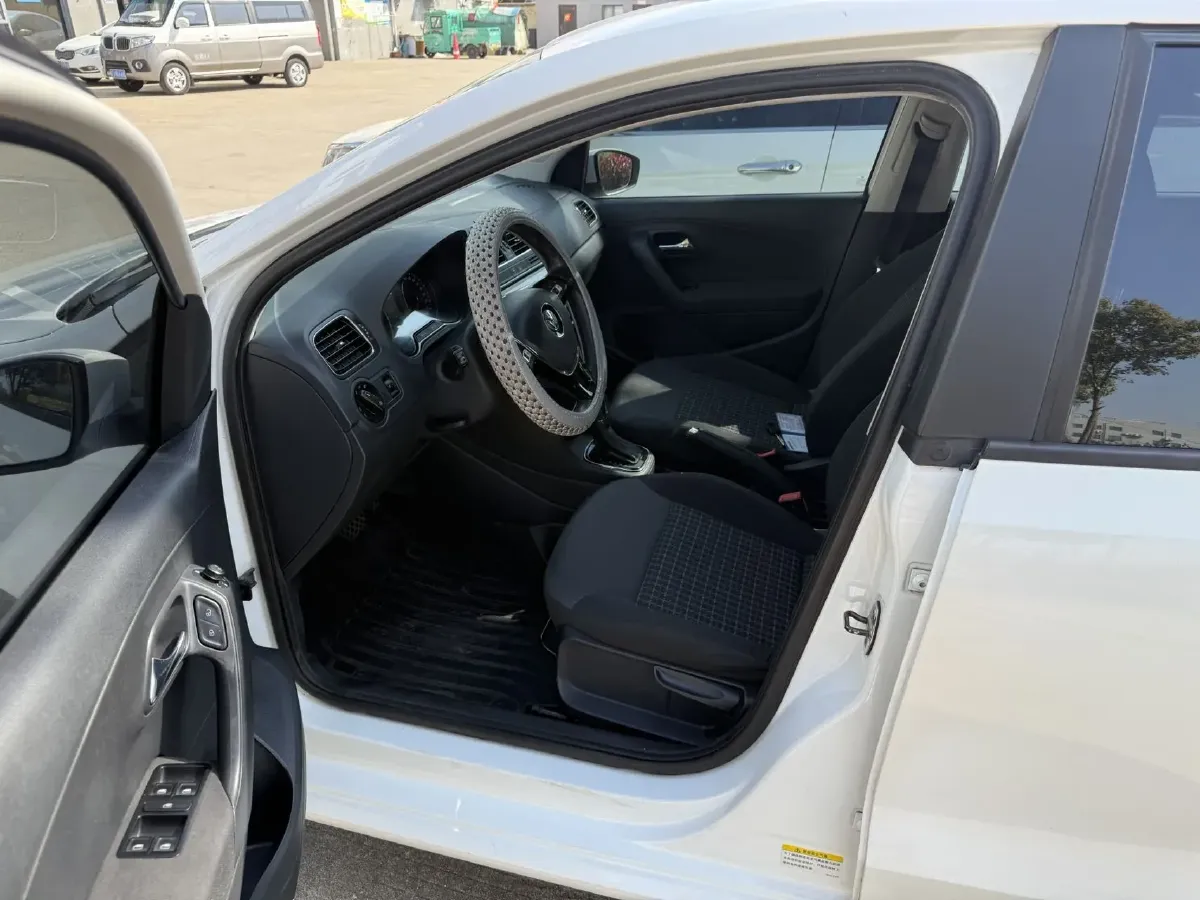 2016 Volkswagen Polo 1.6L 110HP L4 5MT,autocango,china used car exporter,china ev exporter,chinese used car exporter,chinese used ev exporter