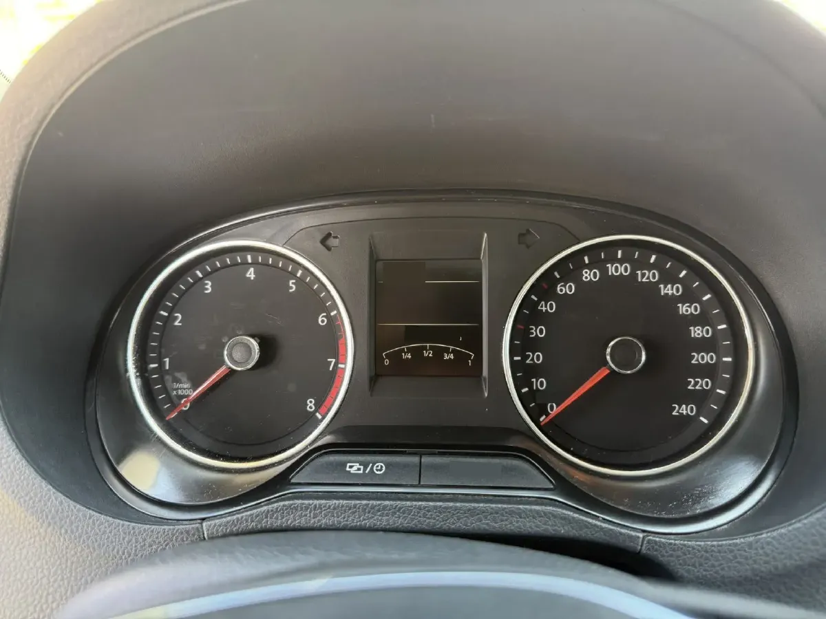 2016 Volkswagen Polo 1.6L 110HP L4 5MT,autocango,china used car exporter,china ev exporter,chinese used car exporter,chinese used ev exporter