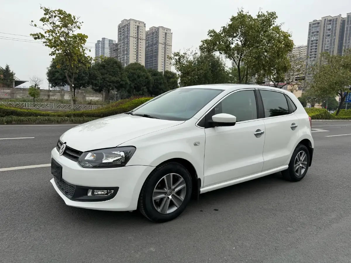 2013 Volkswagen Polo 1.4L 86HP L4 5MT