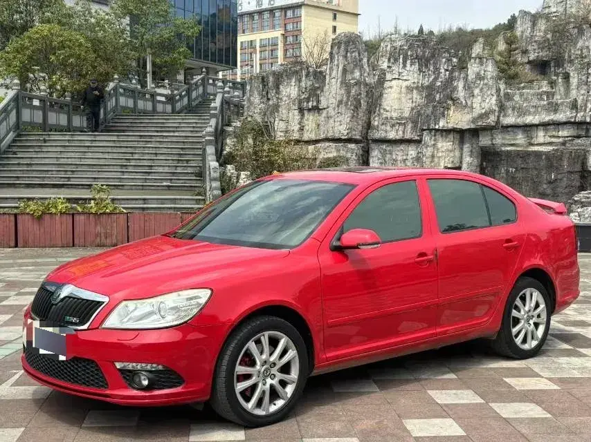 2010 Skoda Octavia 2.0T 200HP L4 6DCT