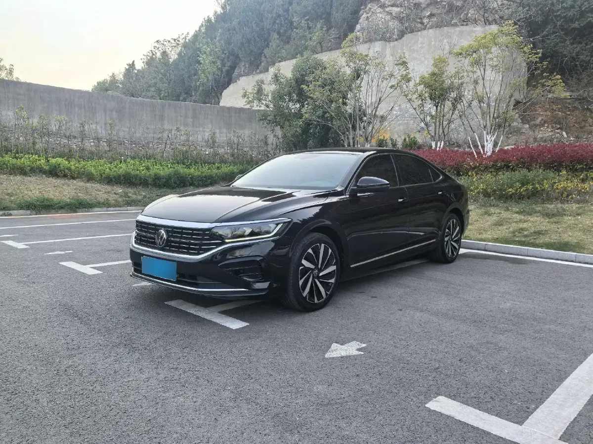 2022 Volkswagen Passat 2.0T 186HP L4 7DCT