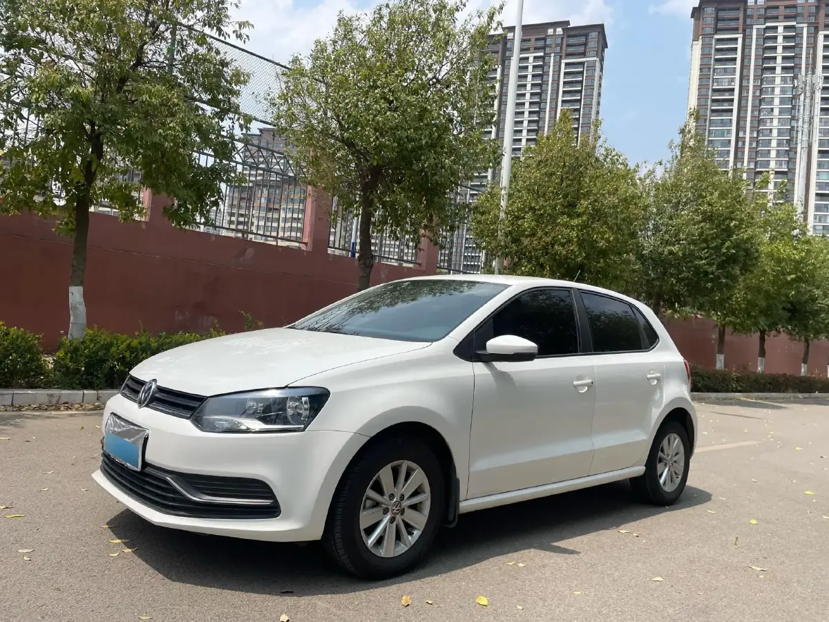 2016 Volkswagen Polo 1.4L 90HP L4 6AT