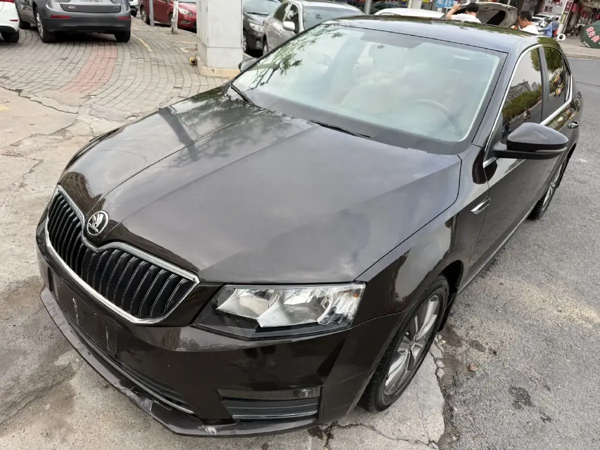2017 Skoda Octavia 1.6L 110HP L4 5MT