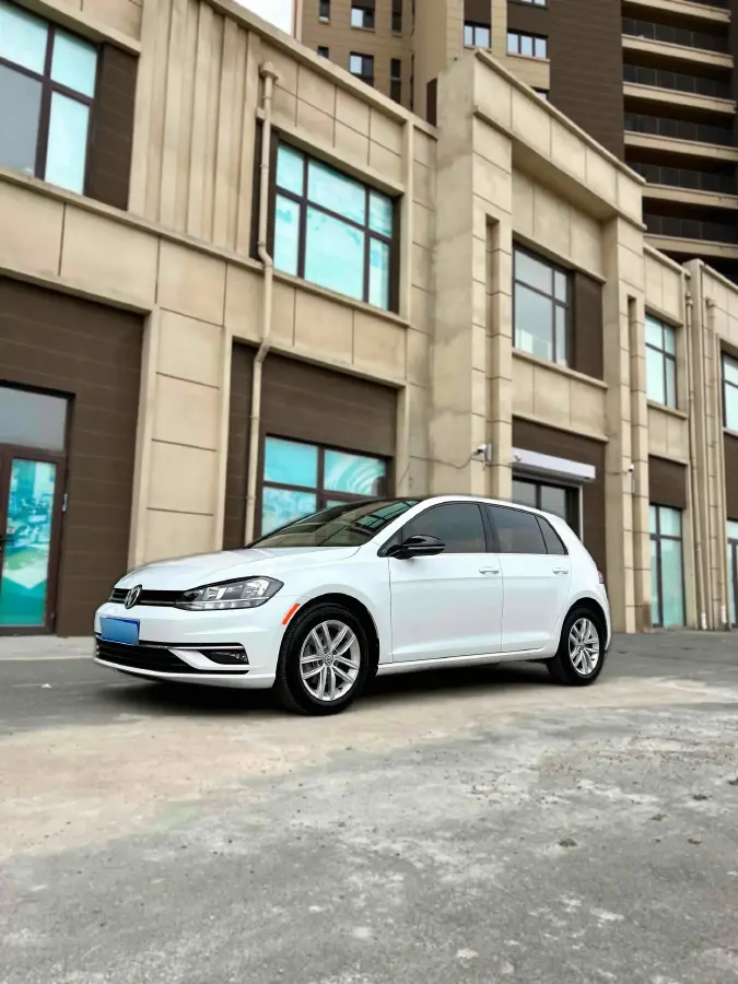 2010 Volkswagen Golf 1.6L 105HP L4 5MT