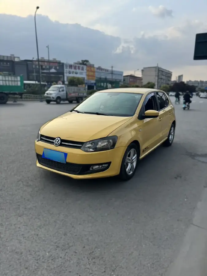 2011 Volkswagen Polo 1.4L 86HP L4 6AT