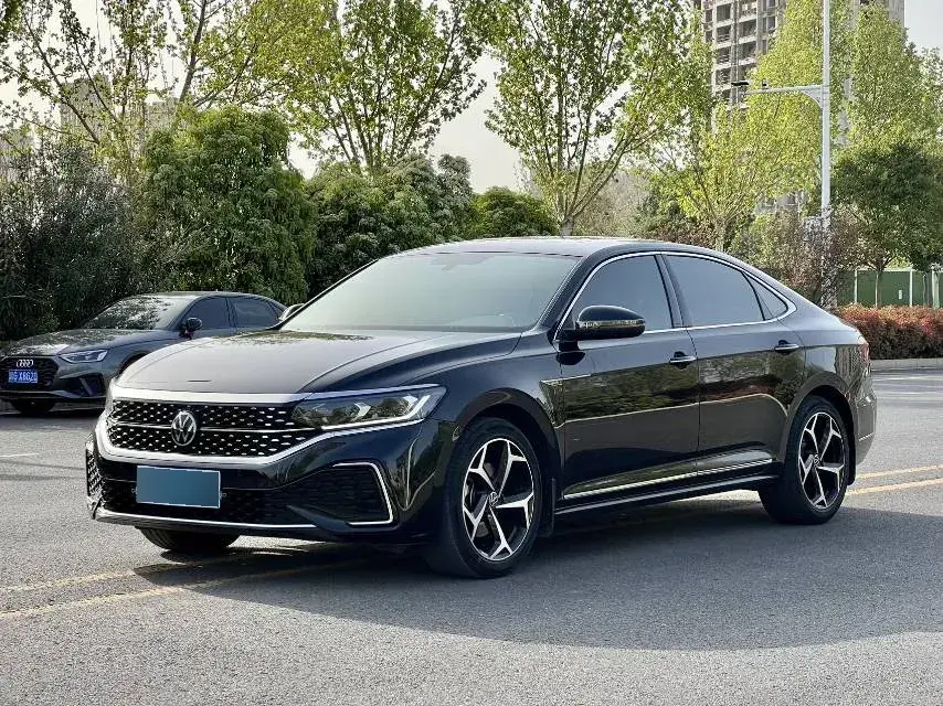 2024 Volkswagen Passat 2.0T 220HP L4 7DCT